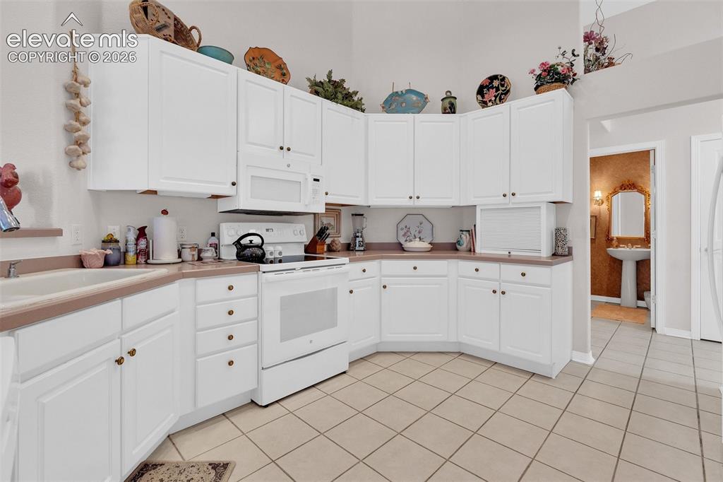 Image 12 of 46: Kitchen