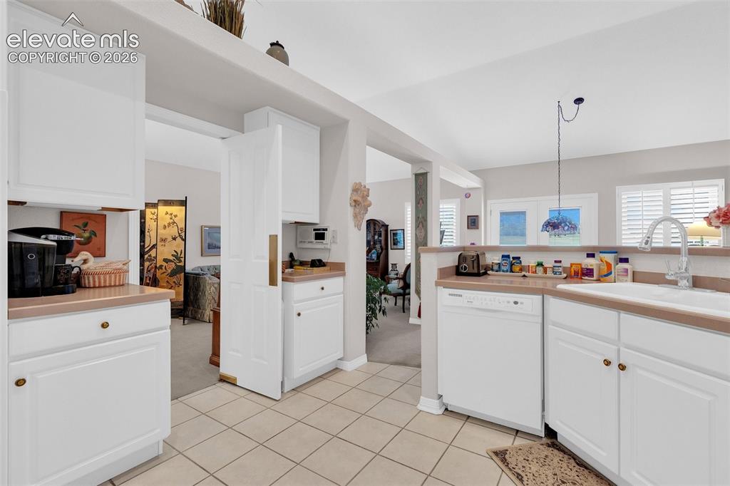 Image 13 of 46: Kitchen