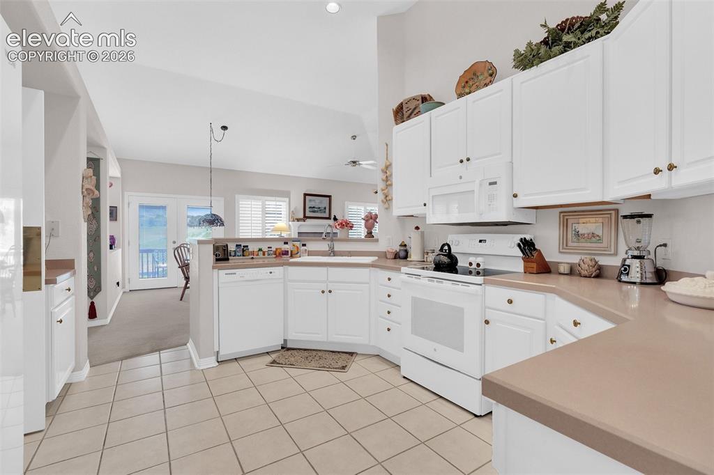 Image 15 of 46: Kitchen