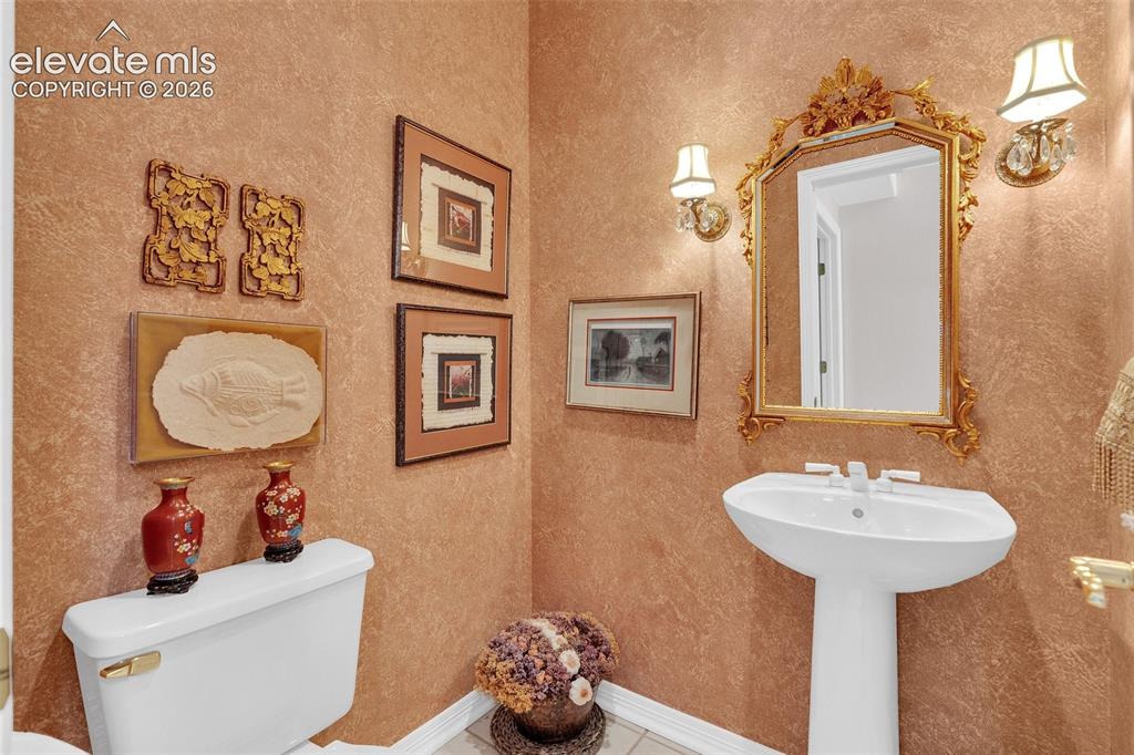 Image 17 of 46: Bathroom