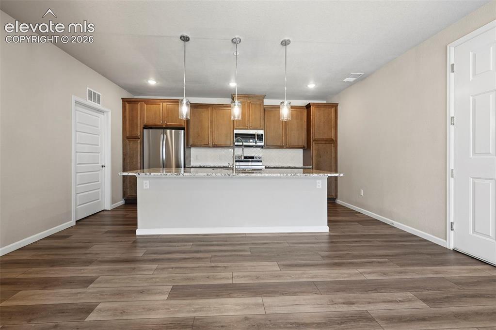 Image 17 of 37: Kitchen