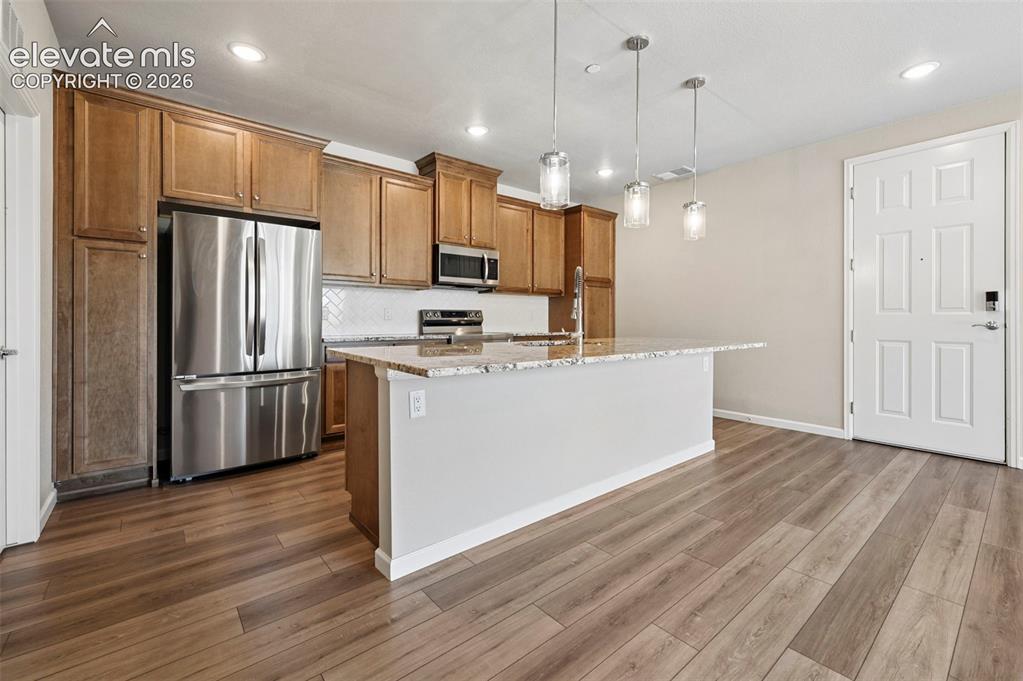 Image 19 of 37: Kitchen
