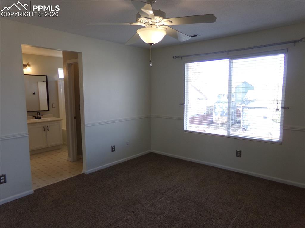 Image 15 of 27: Bedroom