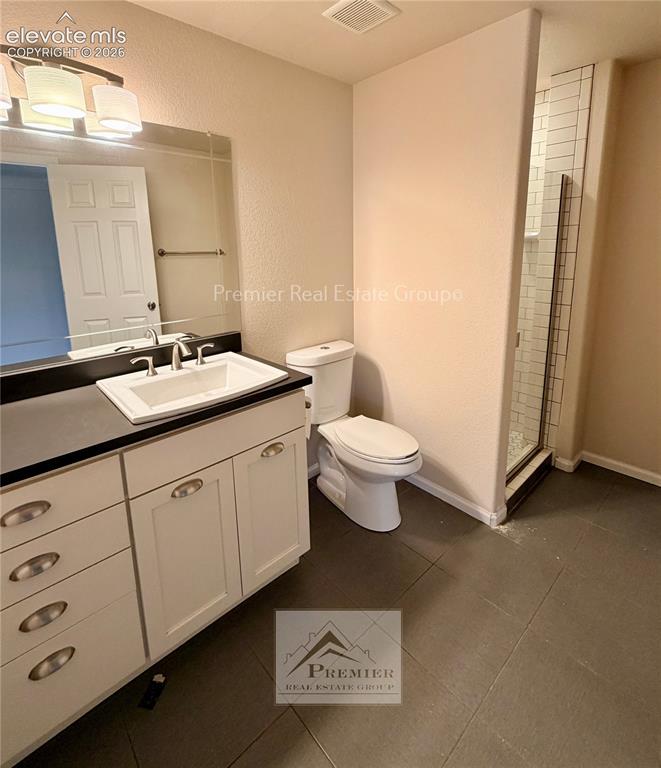 Image 20 of 22: Bathroom