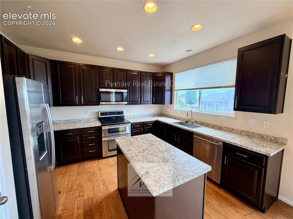 Image 6 of 22: Kitchen