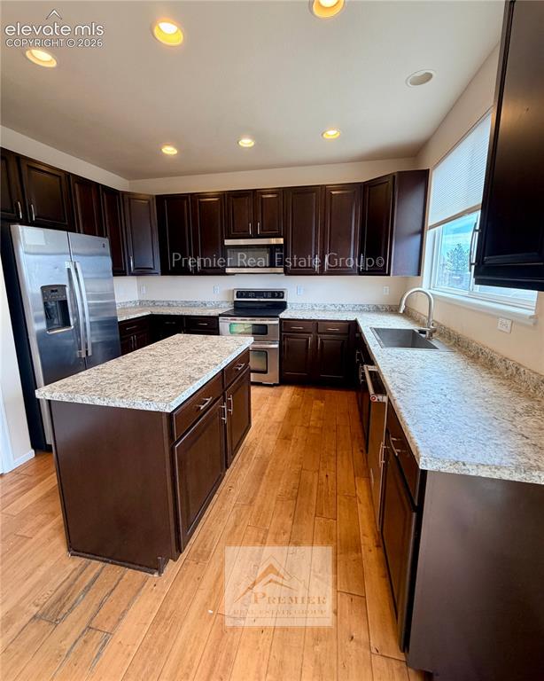 Image 7 of 22: Kitchen