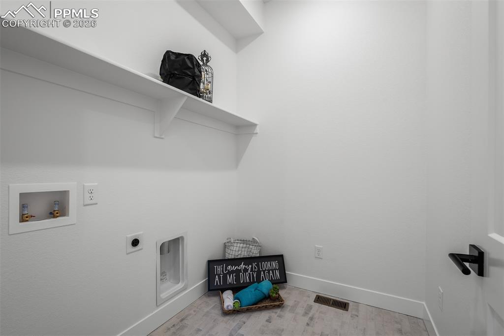 Image 21 of 40: Laundry