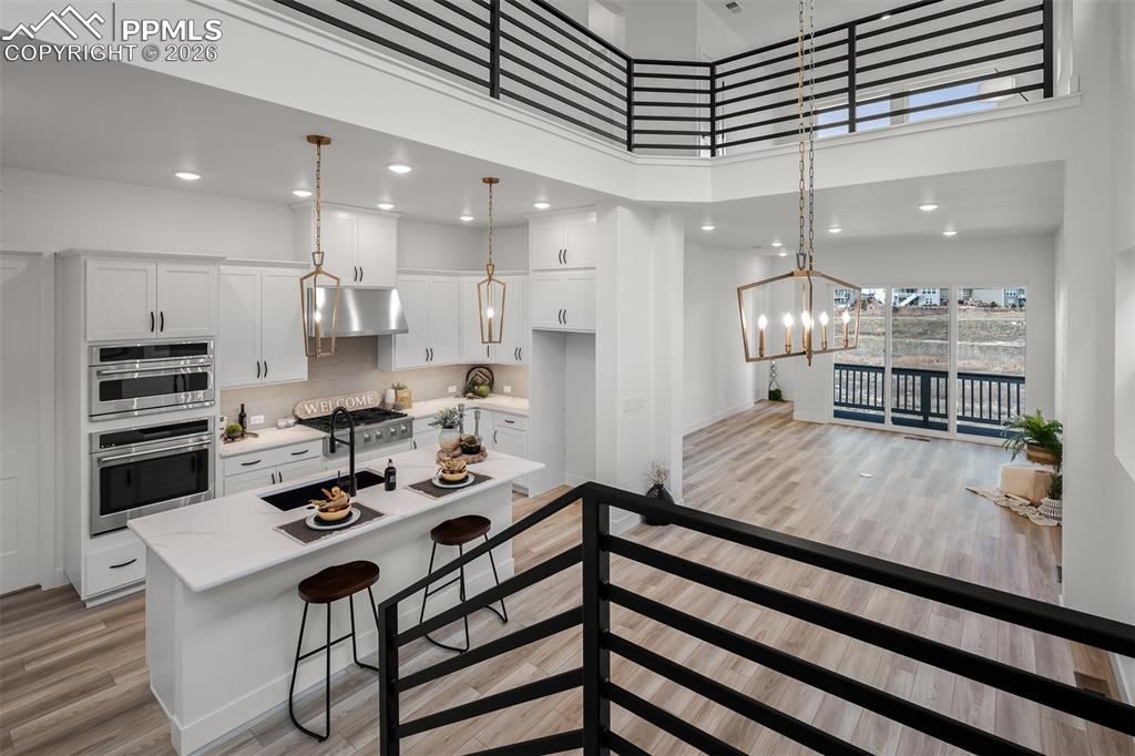 Image 22 of 40: Kitchen