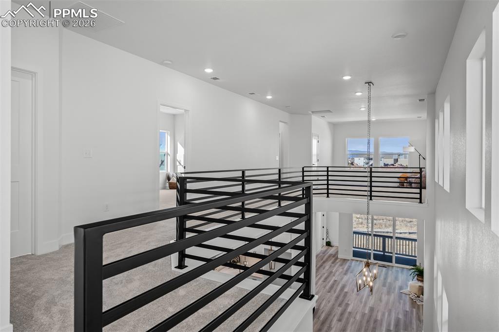 Image 23 of 40: Loft