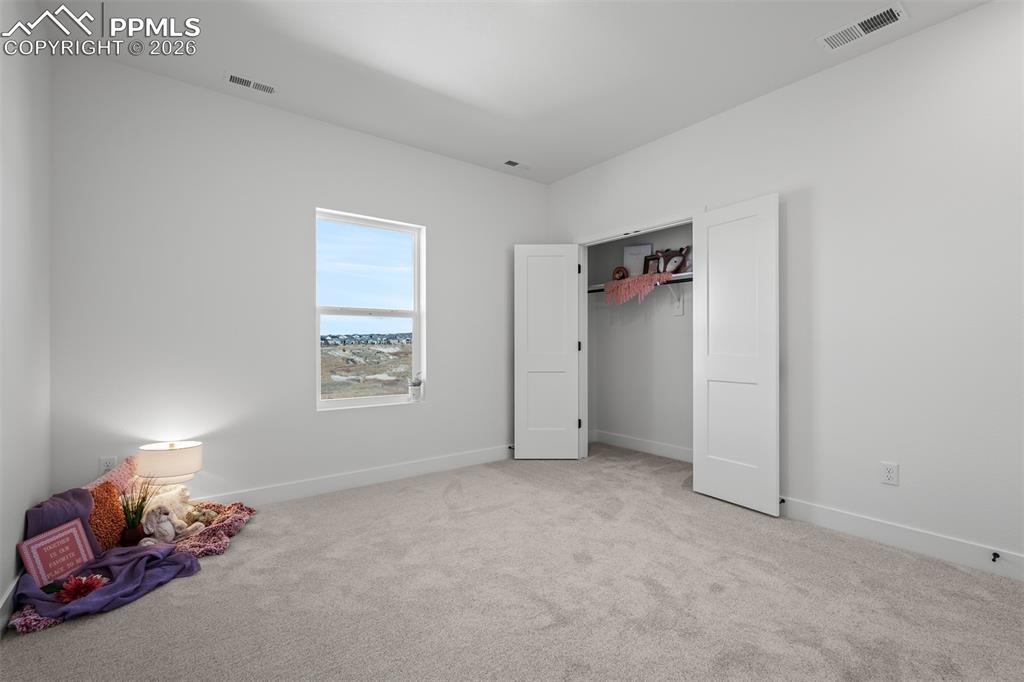 Image 25 of 40: Bedroom