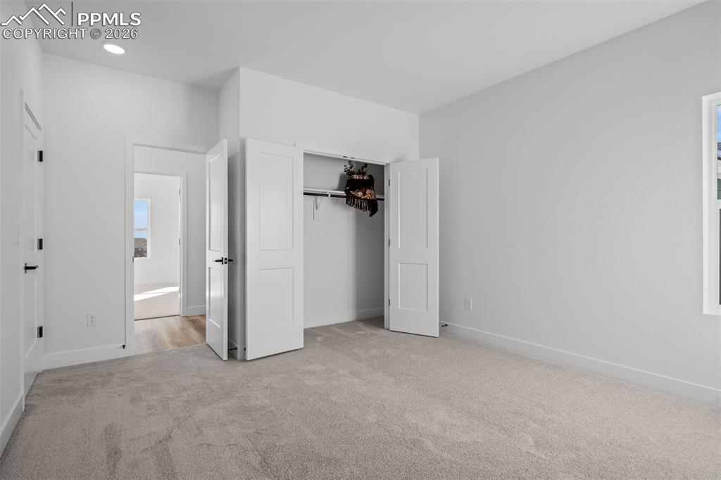 Image 29 of 40: Bedroom