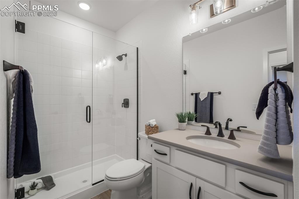 Image 35 of 40: Bathroom