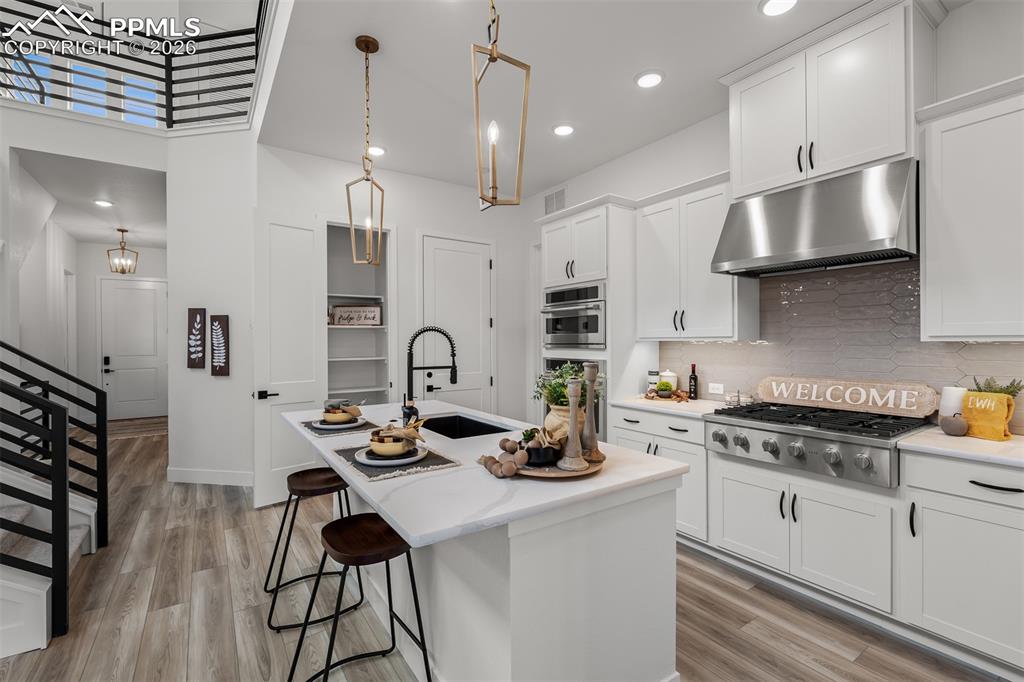 Image 4 of 40: Kitchen