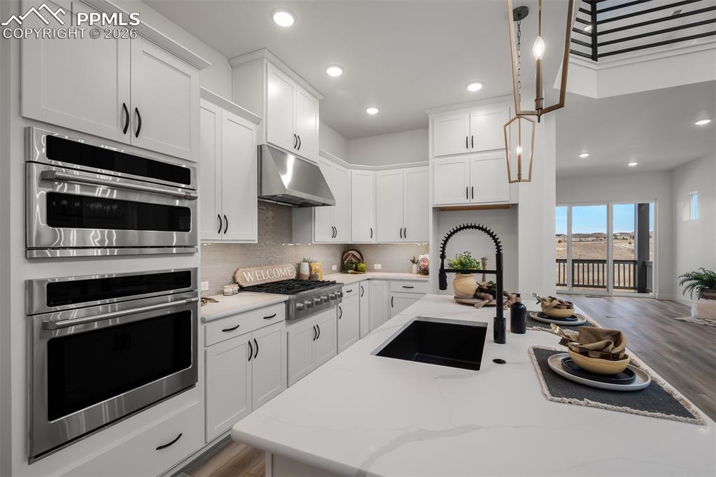 Image 5 of 40: Kitchen