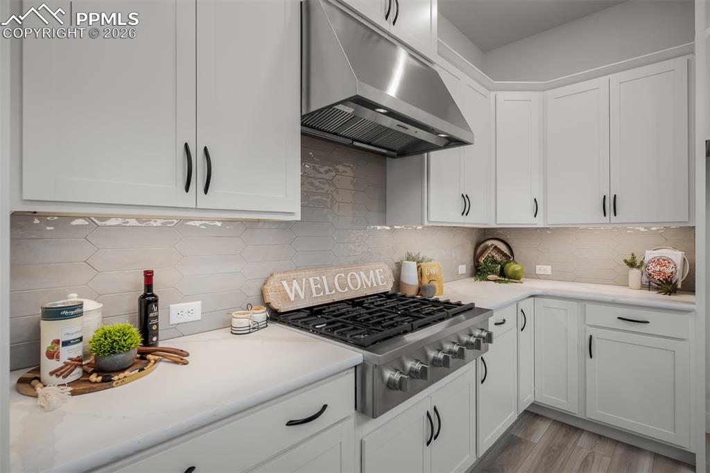 Image 8 of 40: Kitchen