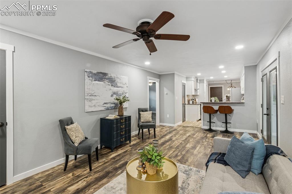 Image 10 of 32: Living Room