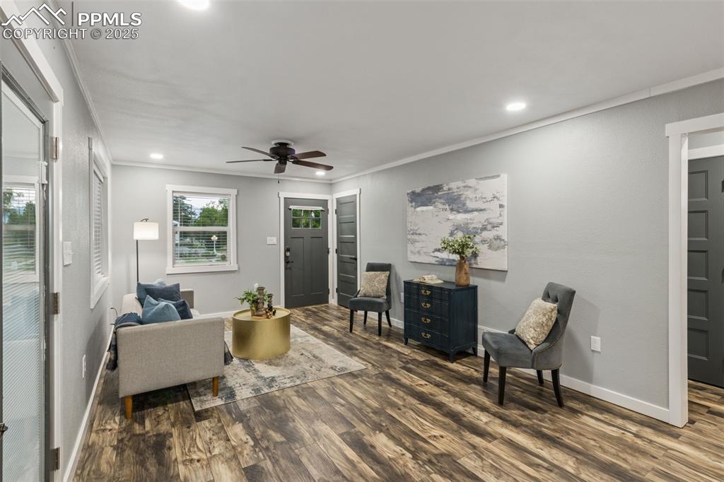 Image 11 of 32: Sitting Room