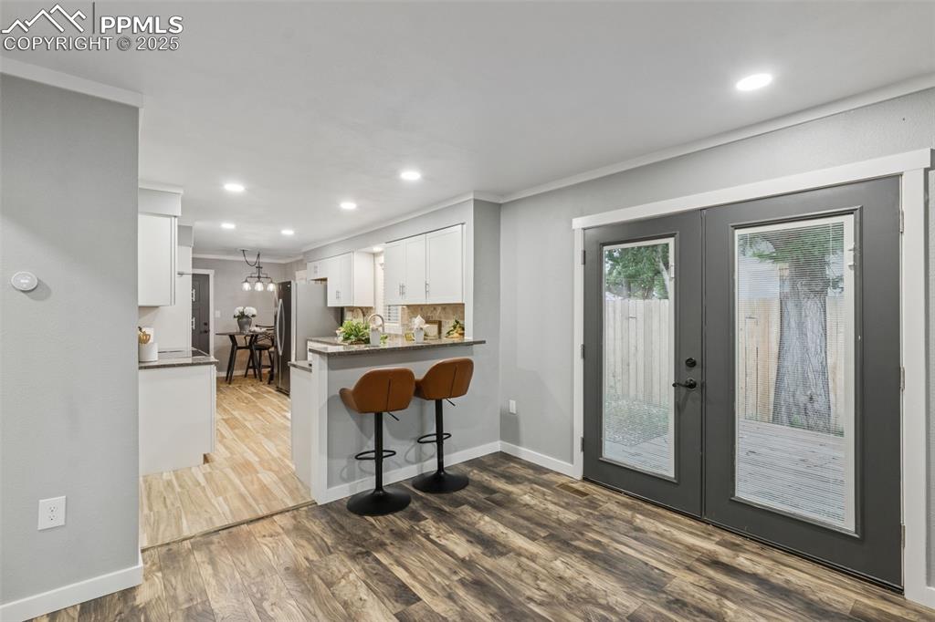 Image 12 of 32: Kitchen