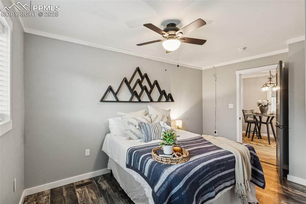 Image 16 of 32: Bedroom