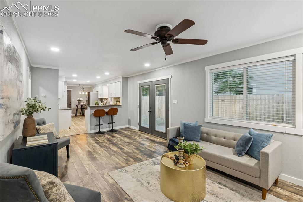 Image 8 of 32: Living Room