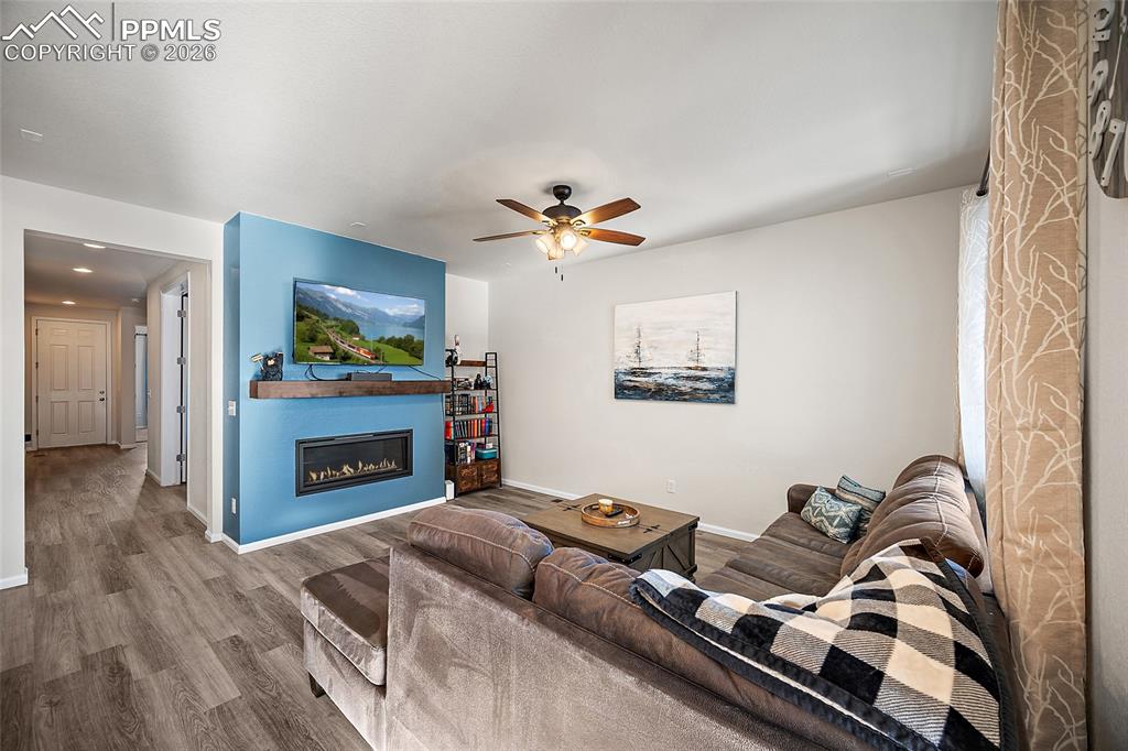 Image 11 of 31: Living Room