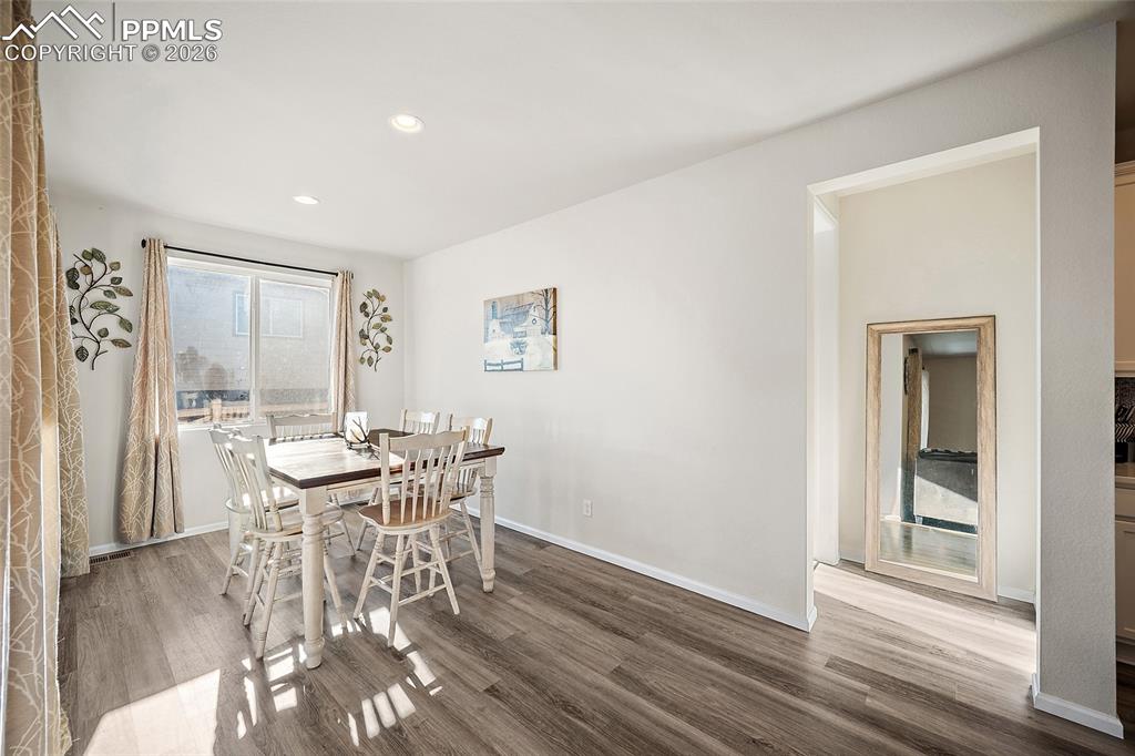 Image 12 of 31: Dining Area