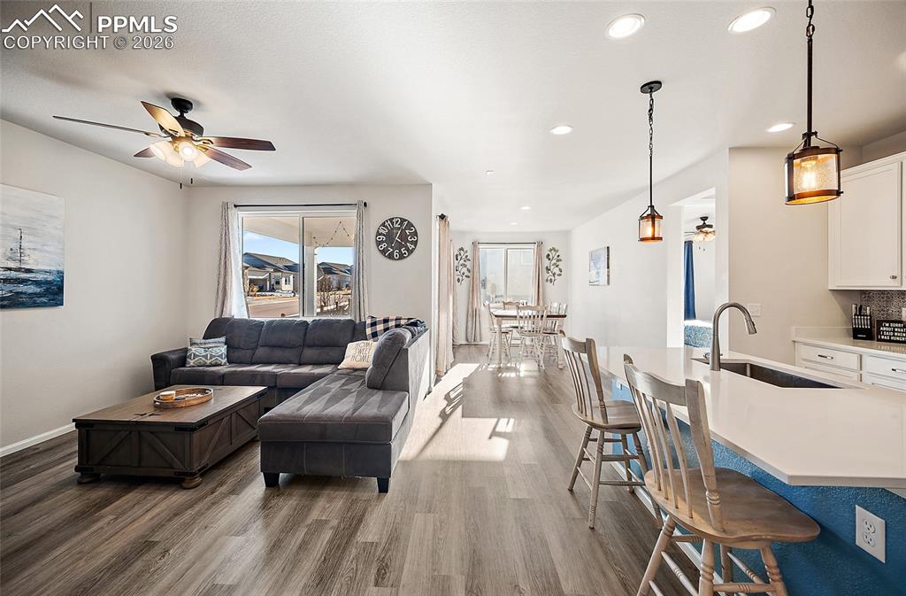 Image 14 of 31: Living Room