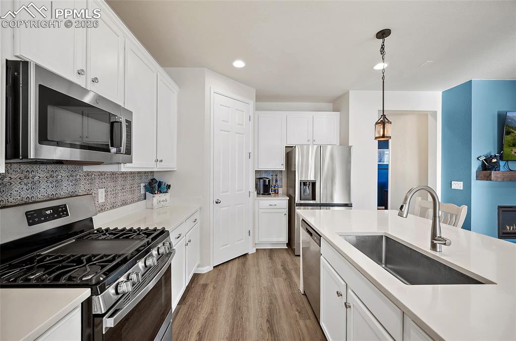 Image 18 of 31: Kitchen