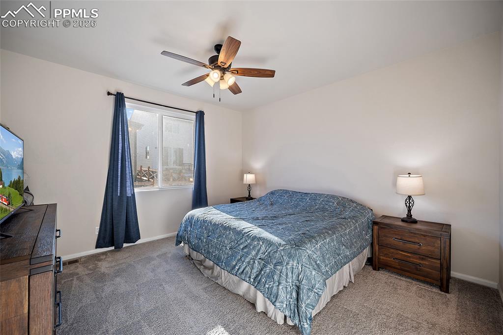 Image 22 of 31: Bedroom