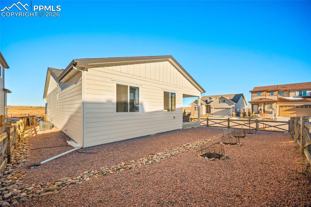 Image 28 of 31: Back of Structure