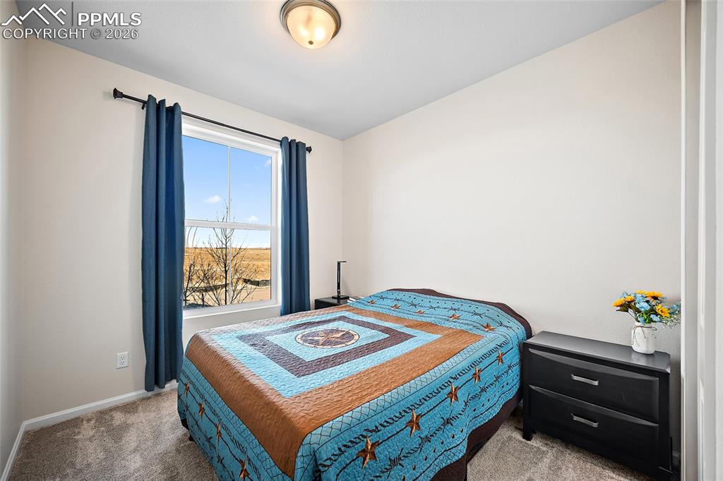 Image 5 of 31: Bedroom