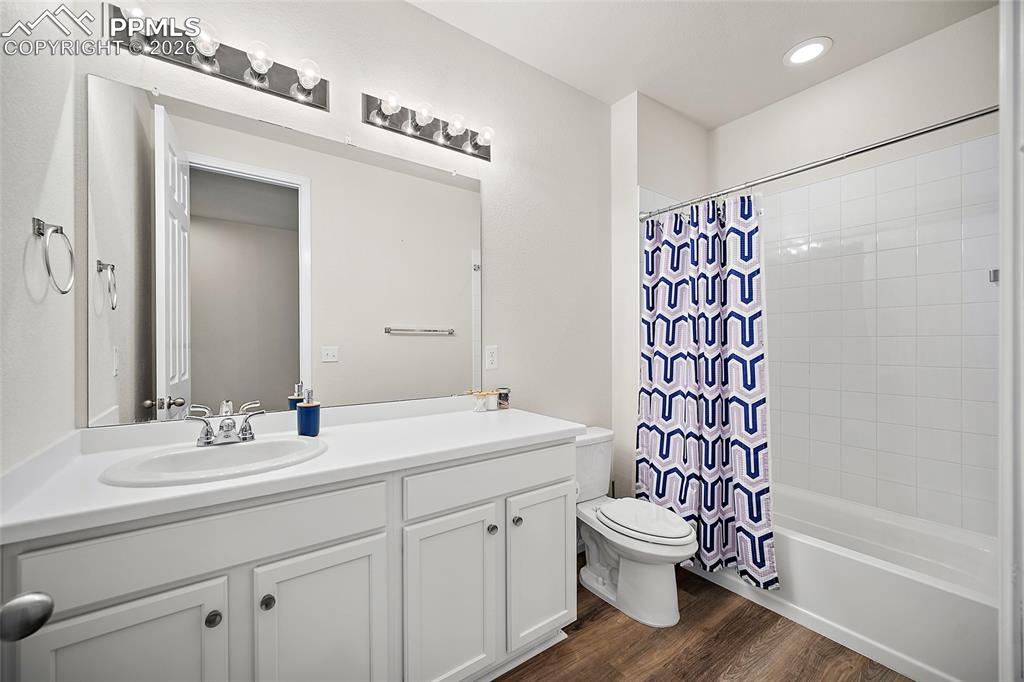 Image 6 of 31: Bathroom