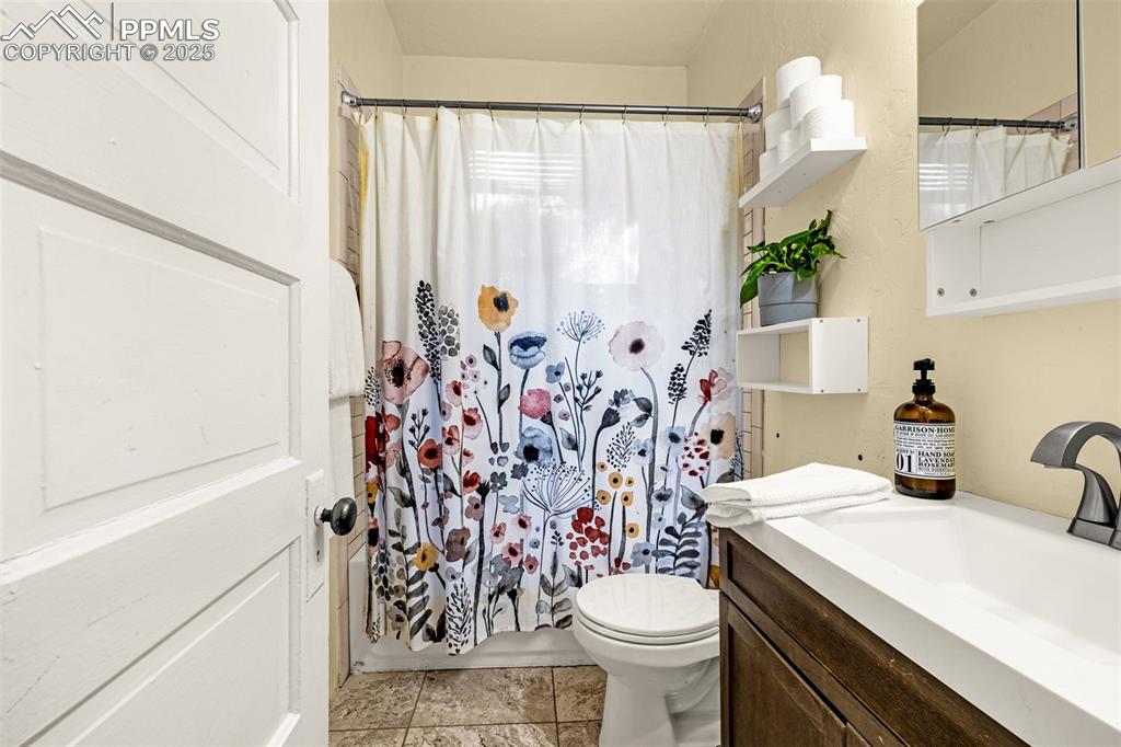 Image 10 of 15: Bathroom