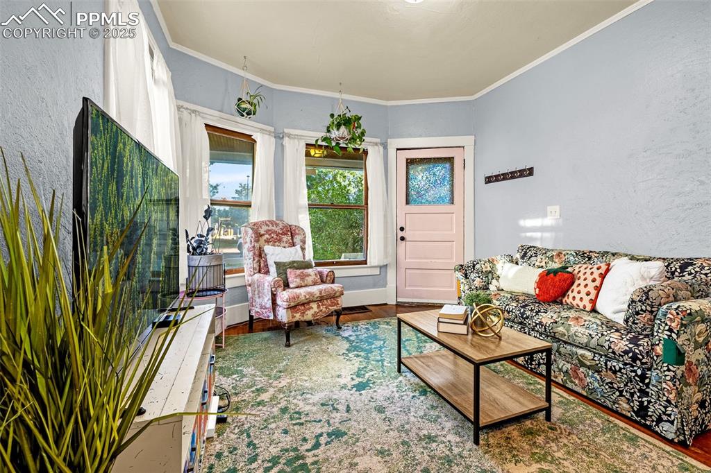 Image 3 of 15: Living Room