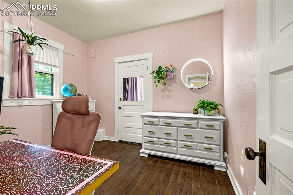 Image 9 of 15: Bedroom