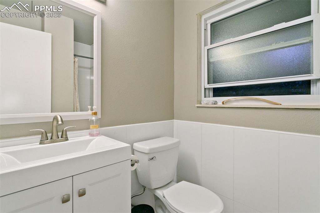 Image 17 of 29: Bathroom