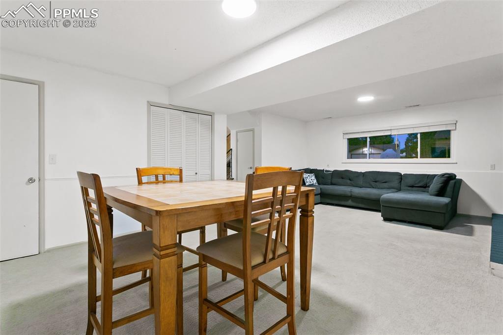 Image 23 of 29: Dining Area