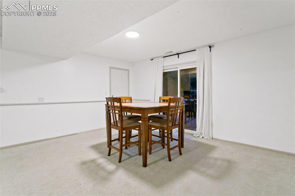 Image 24 of 29: Dining Area