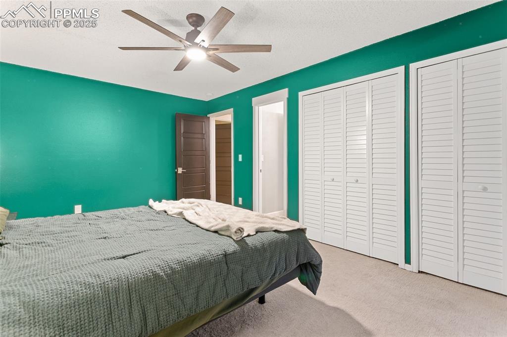 Image 25 of 29: Bedroom