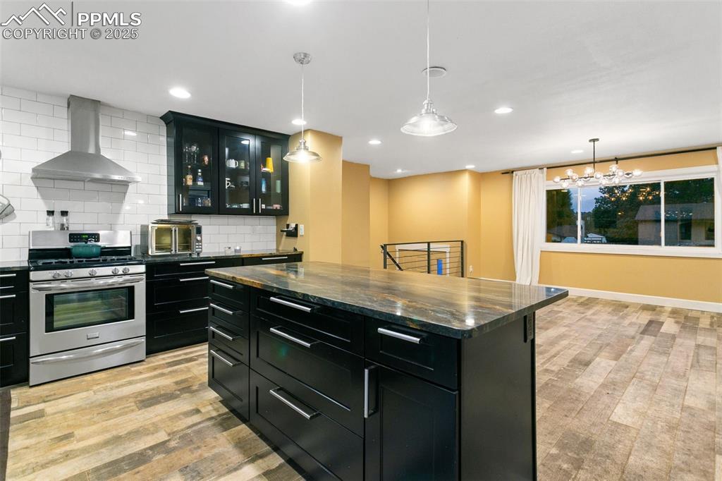 Image 9 of 29: Kitchen