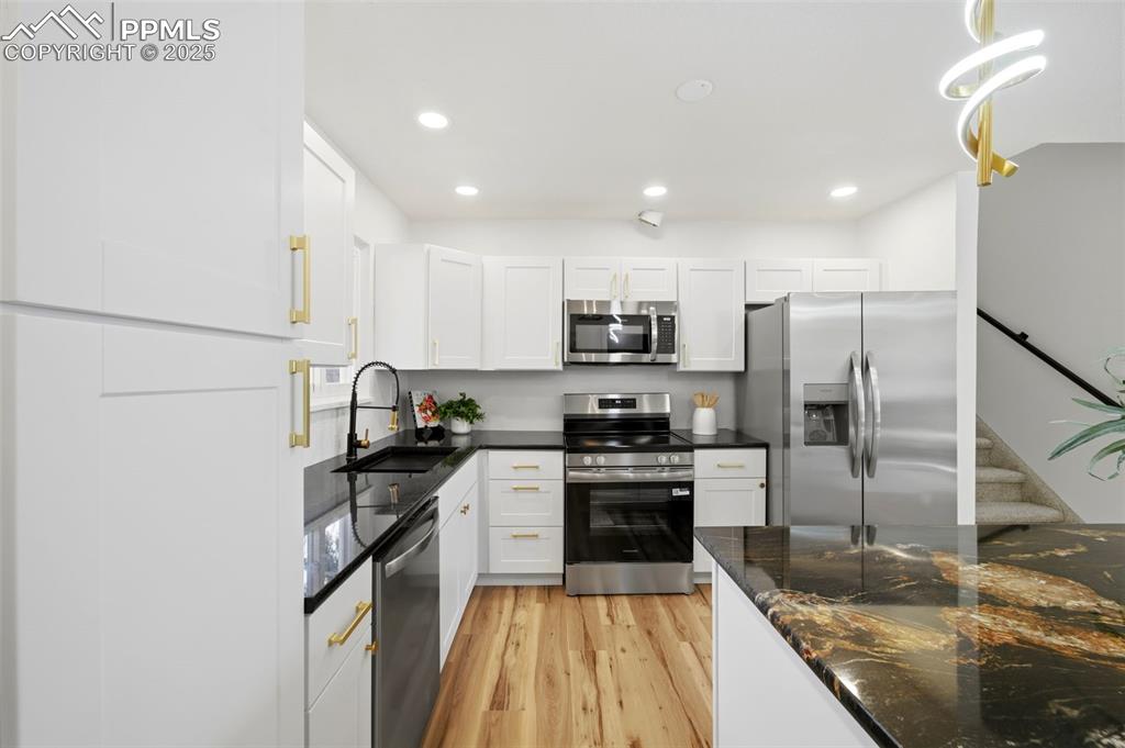 Image 11 of 41: Brand new kitchen sink with accessories