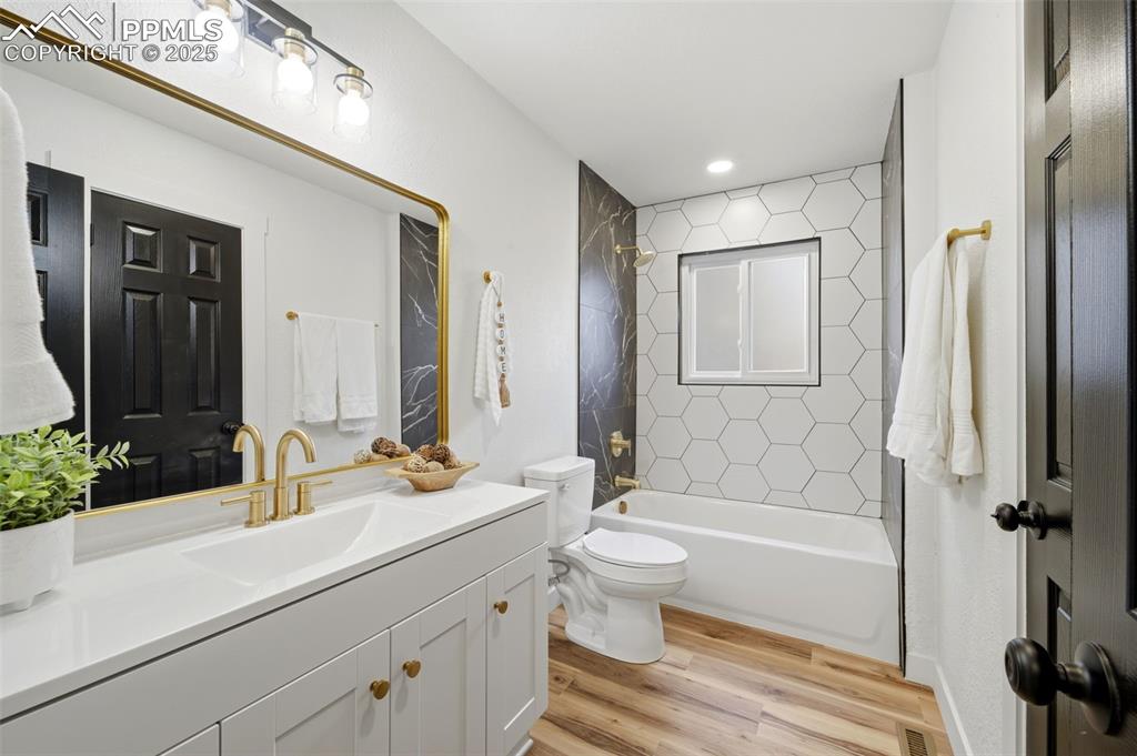 Image 16 of 41: Brand new tile bathroom