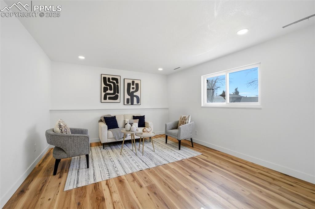 Image 23 of 41: LED lighting throughout