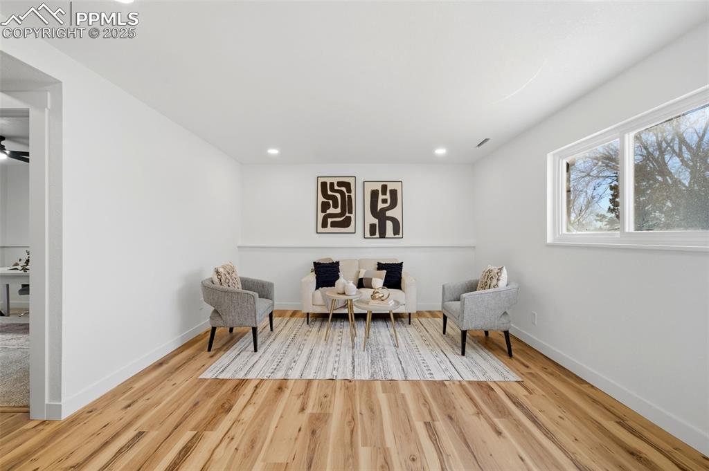 Image 26 of 41: Family room