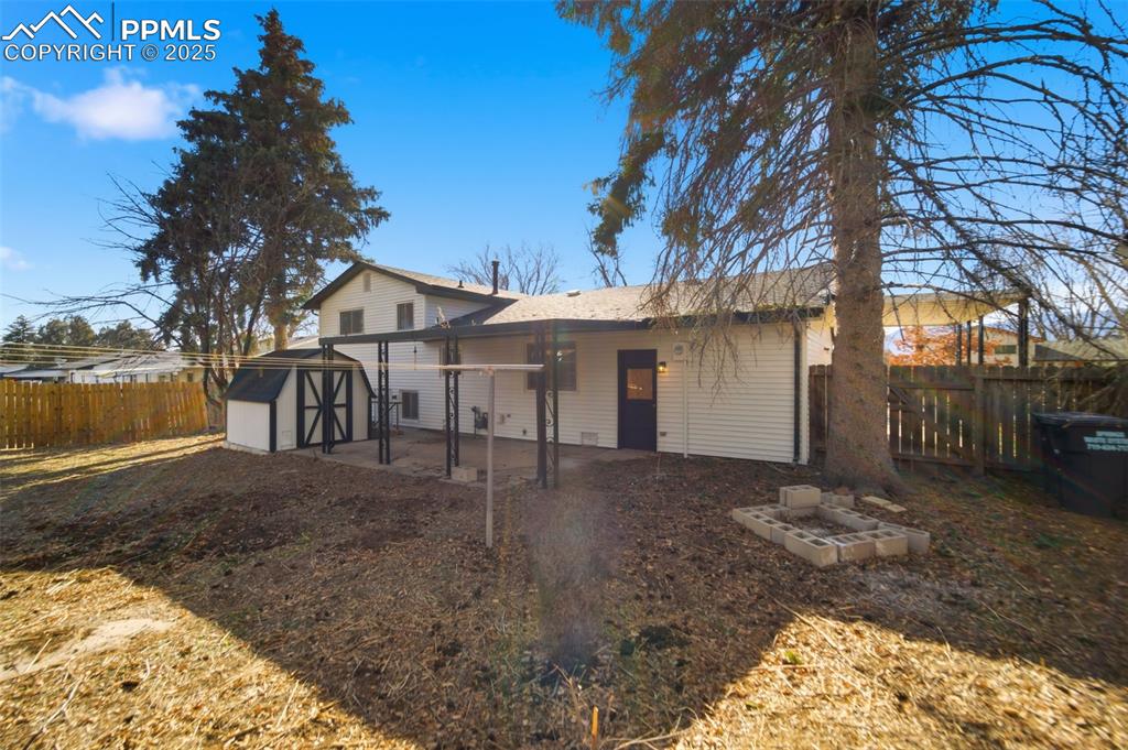 Image 31 of 41: Spacious shed