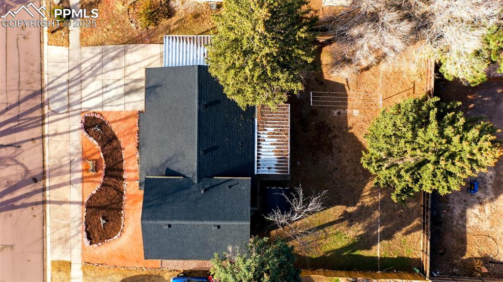 Image 36 of 41: Big lot