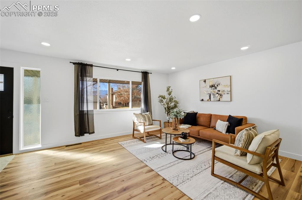 Image 6 of 41: Lots of natural light