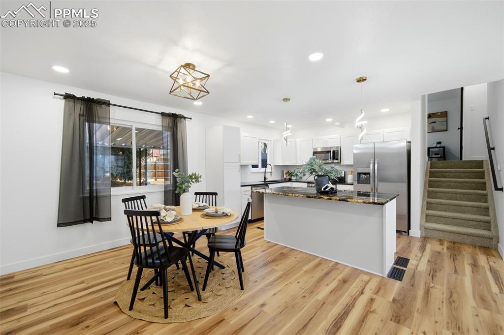 Image 8 of 41: Dining Area