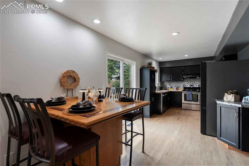 Image 10 of 31: Kitchen