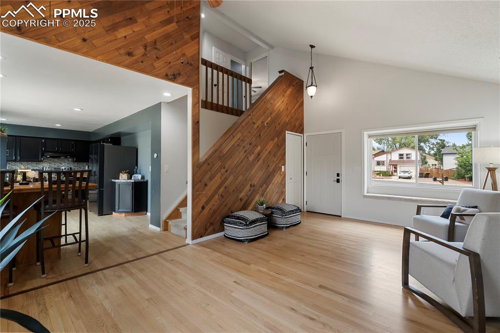Image 8 of 31: Living Room